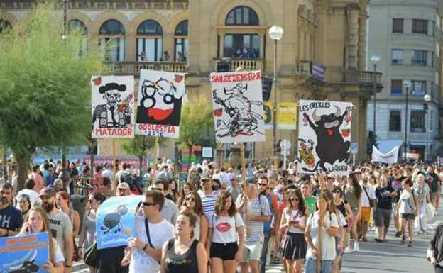 Manifestación contra los toros en San Sebastián.