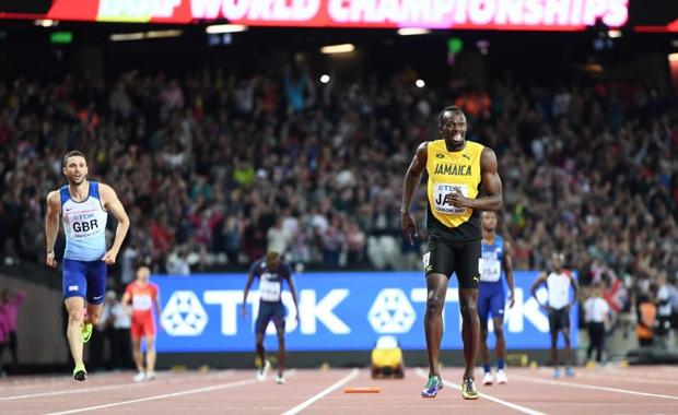 Usain Bolt, lesionado en el relevo del 4x100 en Londres. 