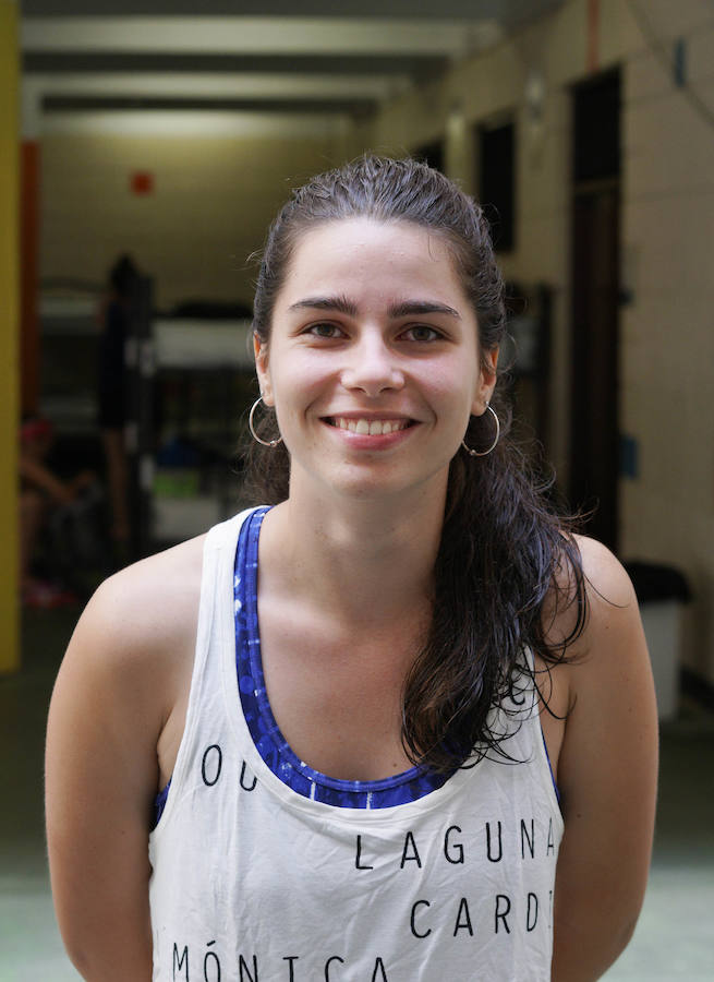 El donostiarra colegio Claret acoge a cientos de personas que se dirigen a Santiago de Compostela de peregrinaje y que no encuentran un lugar para dormir y seguir luego el camino. 