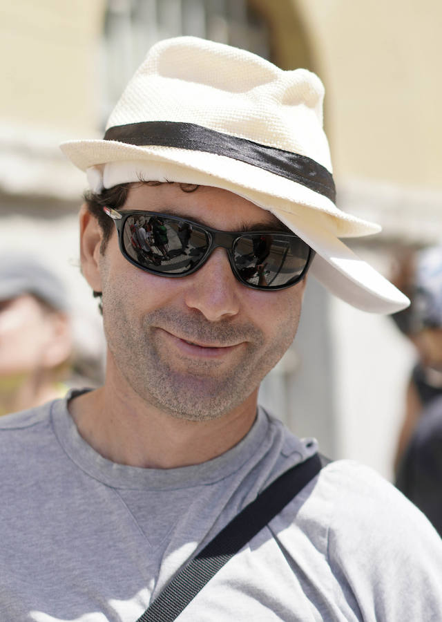 El donostiarra colegio Claret acoge a cientos de personas que se dirigen a Santiago de Compostela de peregrinaje y que no encuentran un lugar para dormir y seguir luego el camino. 