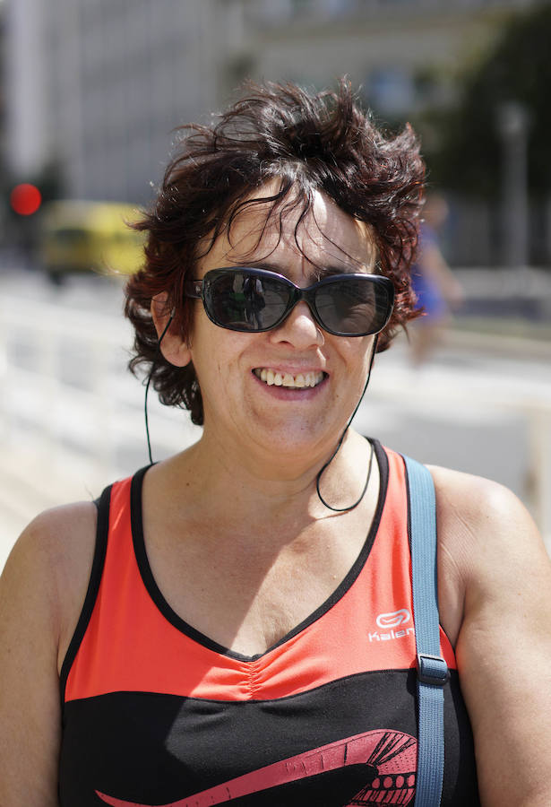 El donostiarra colegio Claret acoge a cientos de personas que se dirigen a Santiago de Compostela de peregrinaje y que no encuentran un lugar para dormir y seguir luego el camino. 