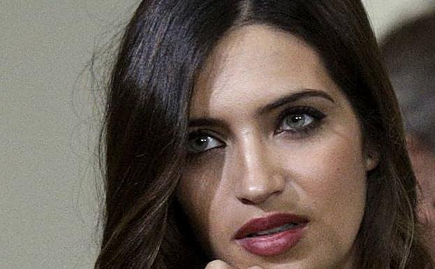 Sara Carbonero durante la entrega de la Gran Cruz de la Orden al Mérito Deportivo a su pareja, Iker Casillas.