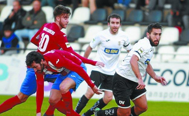 Juan Domínguez es de los pocos que siguen en el equipo desde el último choque en Tafalla. 