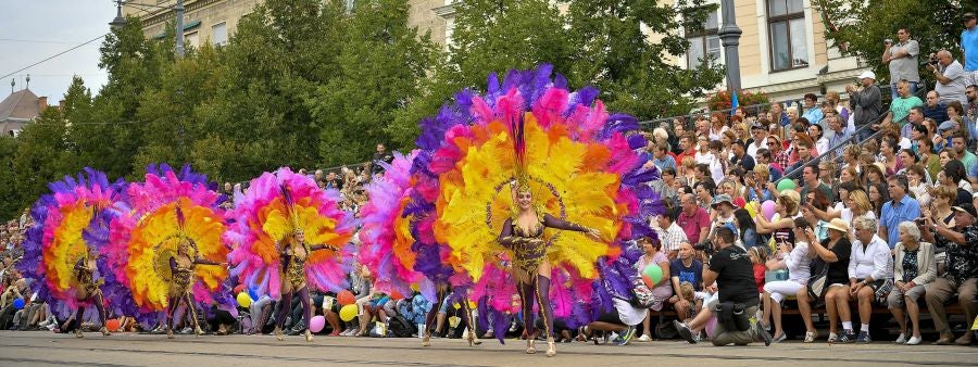 Debrecen, en Hungria, celebra la 48 edición del Festival de Flores, tradición que data de 1966 y que llena de carrozas, flores y espectáculos toda la ciudad, 