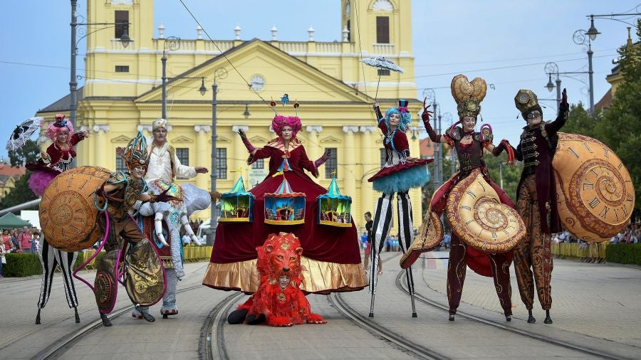 Debrecen, en Hungria, celebra la 48 edición del Festival de Flores, tradición que data de 1966 y que llena de carrozas, flores y espectáculos toda la ciudad, 
