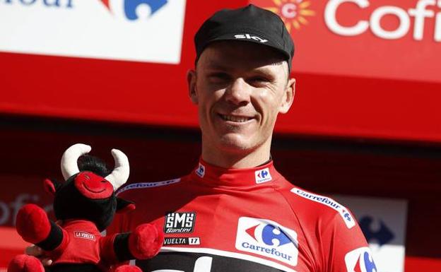 Chris Froome, con el maillot rojo.