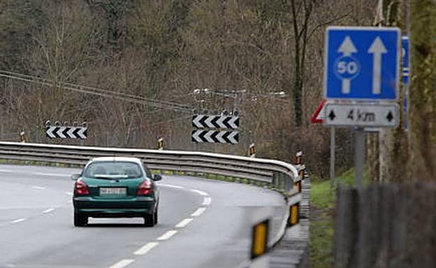 La N-I seguirá cortada en Idiazabal hasta última hora del martes