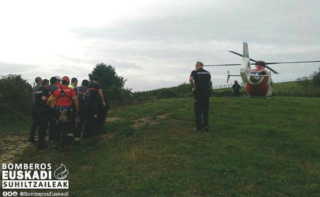Un ciclista herido en Deba es trasladado en helicóptero al Hospital Donostia