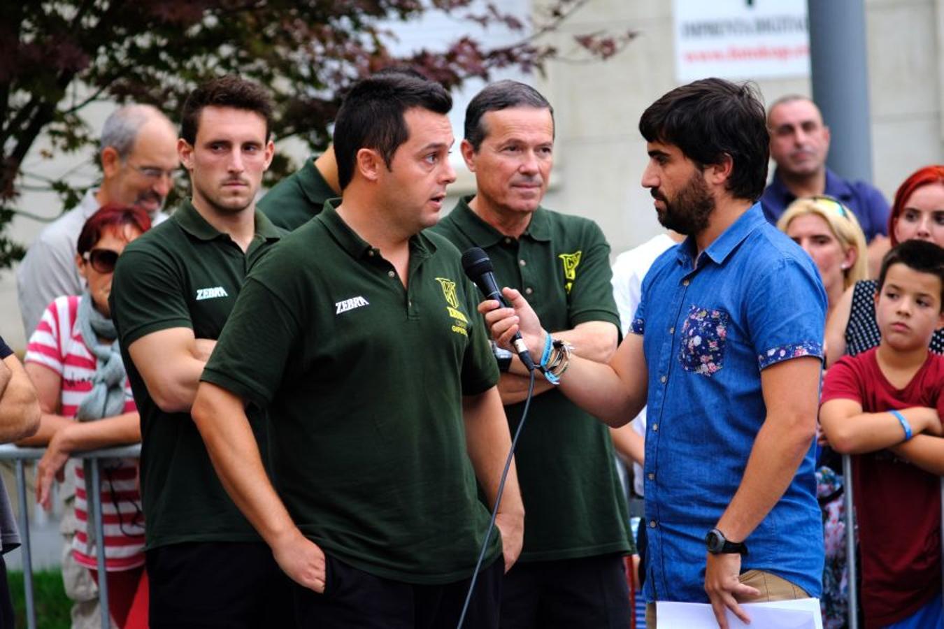 La plantilla del primer equipo ha sido presentada oficialmente ante aficionados, instituciones y patrocinadores