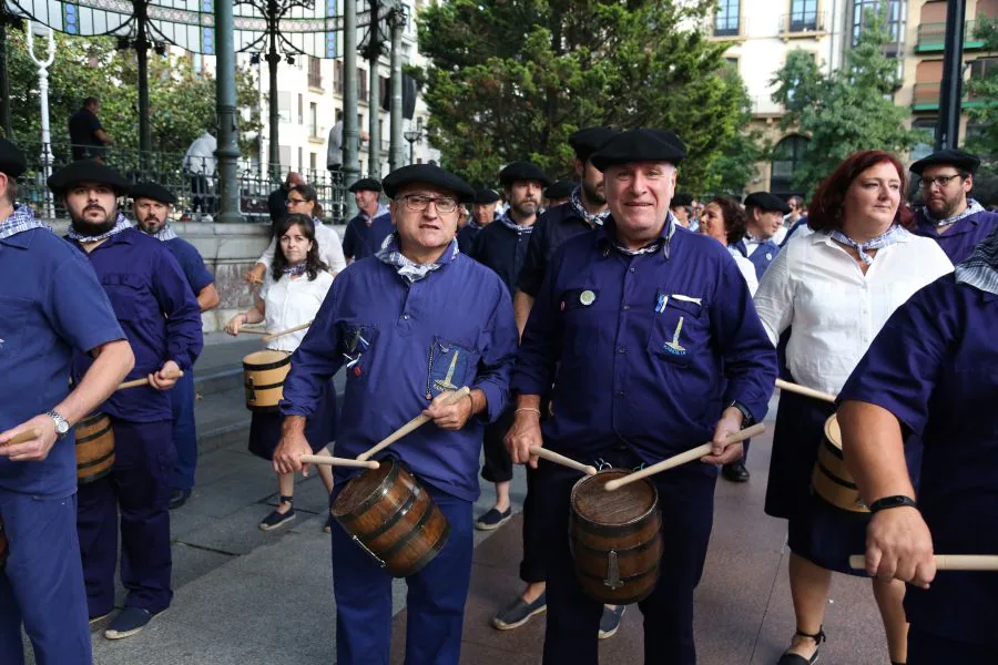 La tradición se repite año tras año y este jueves, 31 de agosto, Donostia recuerda el asalto, saqueo y quema de la ciudad hace 204 años por parte de las tropas anglo-portuguesas durante la Guerra de la Independencia para expulsar al ejército francés.