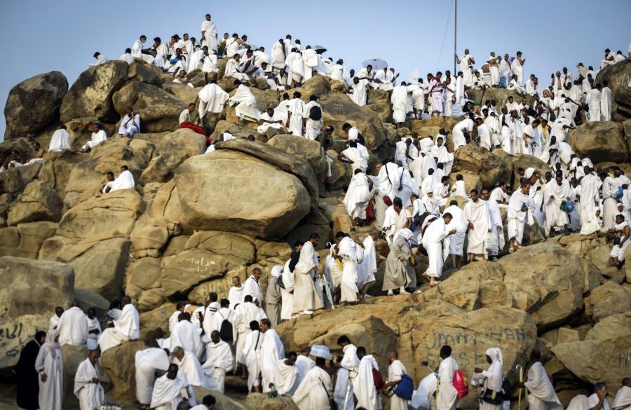 Más de dos millones de musulmanes han llegado a Arabia Saudí para participar en el "hach", la peregrinación anual a la ciudad santa de La Meca. Algunos fieles descansan en el Monte Arafat durante el camino.