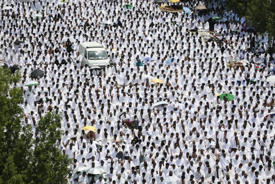 Más de dos millones de musulmanes han llegado a Arabia Saudí para participar en el "hach", la peregrinación anual a la ciudad santa de La Meca. Algunos fieles descansan en el Monte Arafat durante el camino.