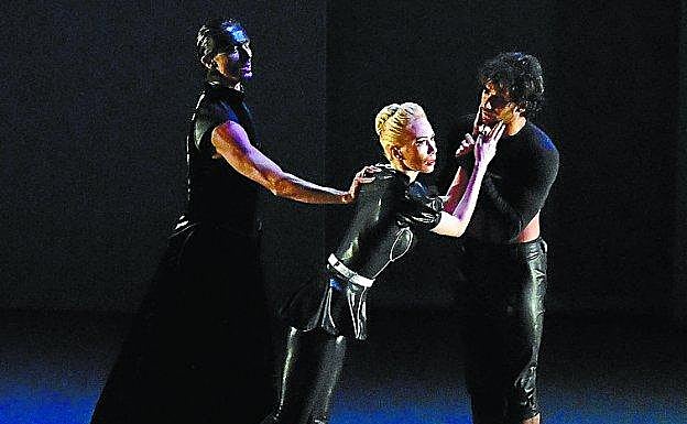 Lucía Lacarra, en el 'Carmen' de Víctor Ullate Ballet.