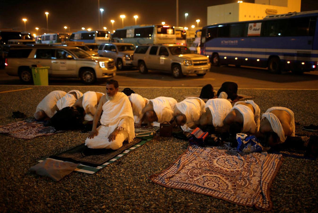 Millones de peregrinos han realizado el ritual donde se lanzan pequeñas piedras para espantar al diablo en el puente Jamarat de La Meca (Arabia Saudí). El ritual hace parte del hach, la tradicional peregrinación musulmana anual a La Meca. 