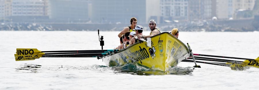La trainera de Bermeo ha tomado ventaja en la disputa de la 122 edición de la Bandera La Concha, con récord histórico de 18:53.52, tiempo que no le asegura el triunfo ya que Hondarribia -a cuatro segundos- y Orio -a casi diez- mantienen sus opciones de cara a la jornada decisiva del próximo domingo.