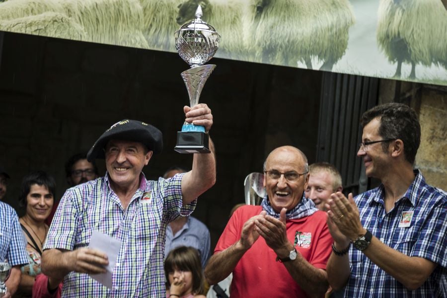 La edición de este año del Artzain eguna de Legazpi ha sido la más multitudinaria ya que ha contado con más de 400 pastores y familiares de la asociación Euskal Ar-tzainak Ameriketan (dentro de la que se aglutinan aquellos vascos que tuvieron que emigrar a América para desempeñar el oficio).