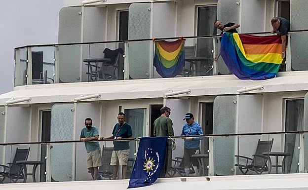 Un crucero con 2.600 gays recala en Euskadi
