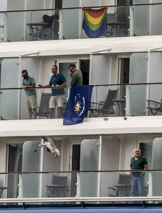 Un crucero con 2.600 turistas gays ha llegado este jueves al Puerto de Bilbao. Varios de ellos han aprovechado la parada para acercarse a San Sebastián.