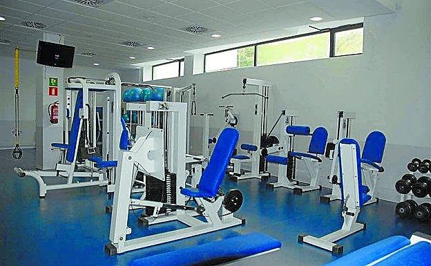 Sala de musculación del gimnasio municipal en las instalaciones de Eguzki Auzoa. 