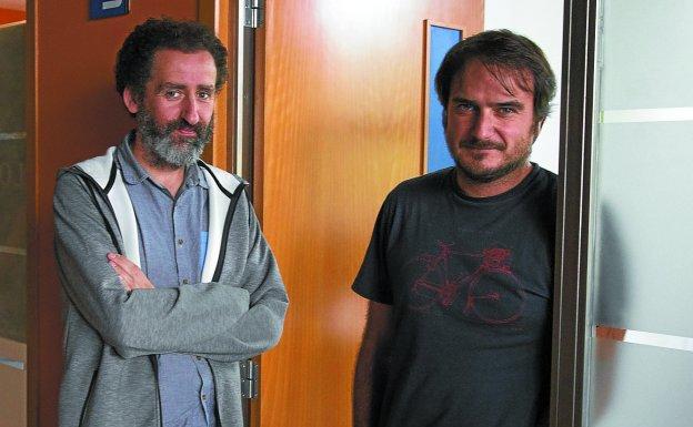 Jon Garaño y Aitor Arregi, directores de 'Handia' y cinéfilos inagotables.