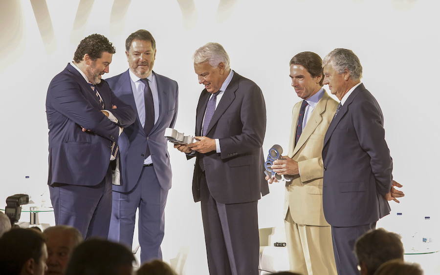 El grupo de comunicación reúne a Felipe González, José María Aznar y José Luis Rodríguez Zapatero