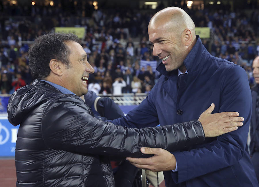 Duelo de emoción en Anoeta durante el partido entre la Real Sociedad y el Real Madrid