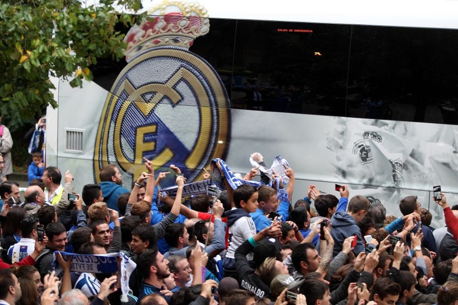 La Real está dispuesta a conseguir que Anoeta se convierta en una caldera en plena ebullición desde horas antes del inicio de cada encuentro. Desde primera hora de la mañana los más pequeños han disfrutado de torneos infantiles, de talleres y de música en directo en los aldeaños de Anoeta. Todo para que los aficionados pasen una noche inolvidable. Más tarde, aficionados de todas las edades han esperado a los jugadores a las puertas del estadio.