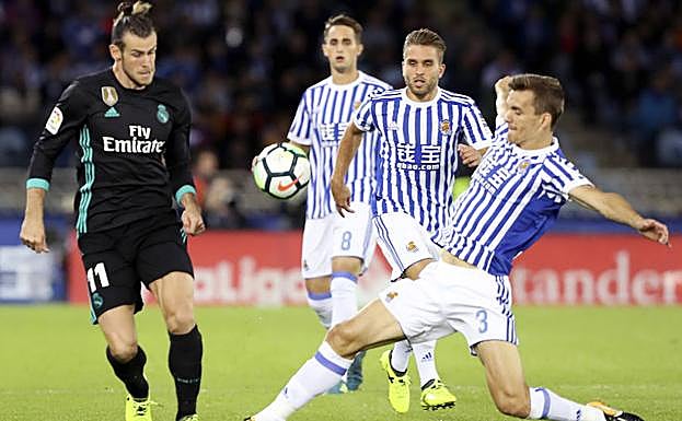 Preparados. Los jugadores de la Real se ejercitaron ayer en Anoeta para preparar el encuentro ante el Real Madrid. 