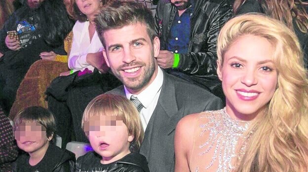 Josep Piqué y Shakira, en una entrega de premios, a finales del año pasado. 