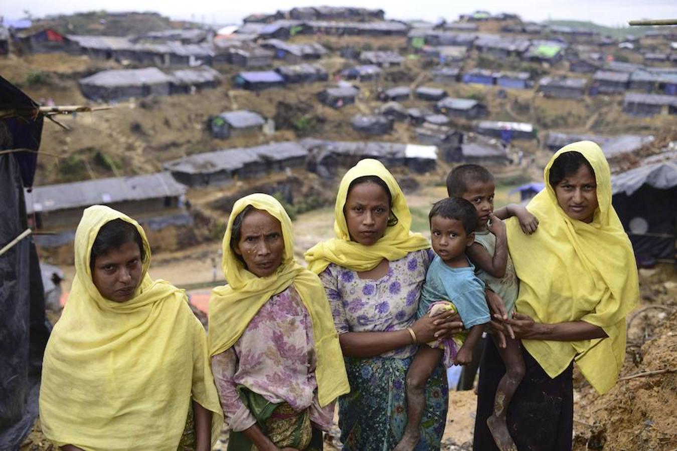 Más de 420.000 refugiados han llegado a Bangladés huyendo de la persecución por parte del ejércido de Myanmar sumergidos en el hambre, las enfermedades y la violencia. Son los rohinyá, una minoria musulmana que pertenece a un país de mayoria budista. La mayor parte de los refugiados son niños que llegan desacompañados y mujeres.