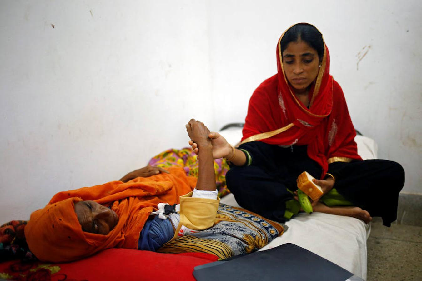 Más de 420.000 refugiados han llegado a Bangladés huyendo de la persecución por parte del ejércido de Myanmar sumergidos en el hambre, las enfermedades y la violencia. Son los rohinyá, una minoria musulmana que pertenece a un país de mayoria budista. La mayor parte de los refugiados son niños que llegan desacompañados y mujeres.