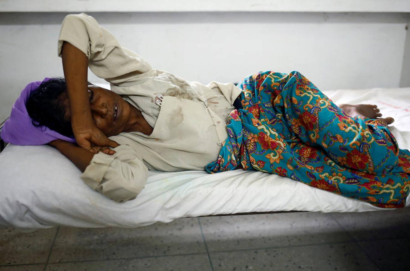 Más de 420.000 refugiados han llegado a Bangladés huyendo de la persecución por parte del ejércido de Myanmar sumergidos en el hambre, las enfermedades y la violencia. Son los rohinyá, una minoria musulmana que pertenece a un país de mayoria budista. La mayor parte de los refugiados son niños que llegan desacompañados y mujeres.