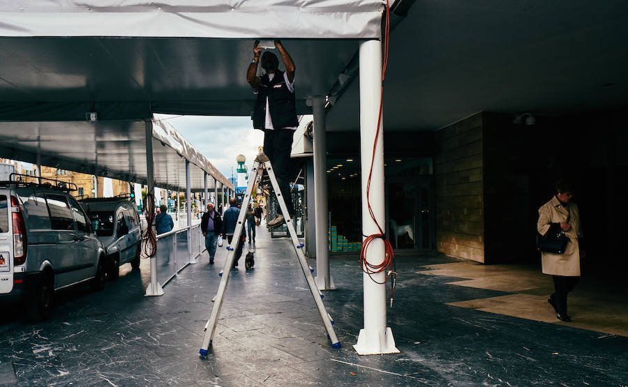 El exterior del Kursaal donostiarra está 'tomando forma' de cara al arranque el próximo viernes del Zinemalida.