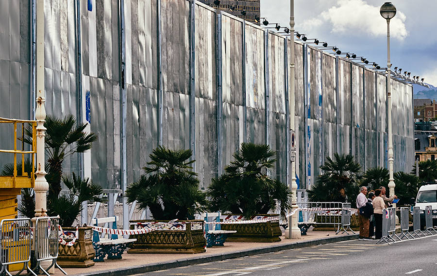 El exterior del Kursaal donostiarra está 'tomando forma' de cara al arranque el próximo viernes del Zinemalida.