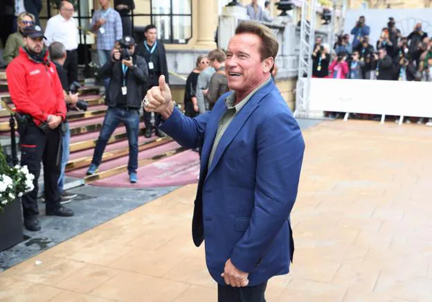 Vídeo: Arnold Schwarzenegger llega al María Cristina