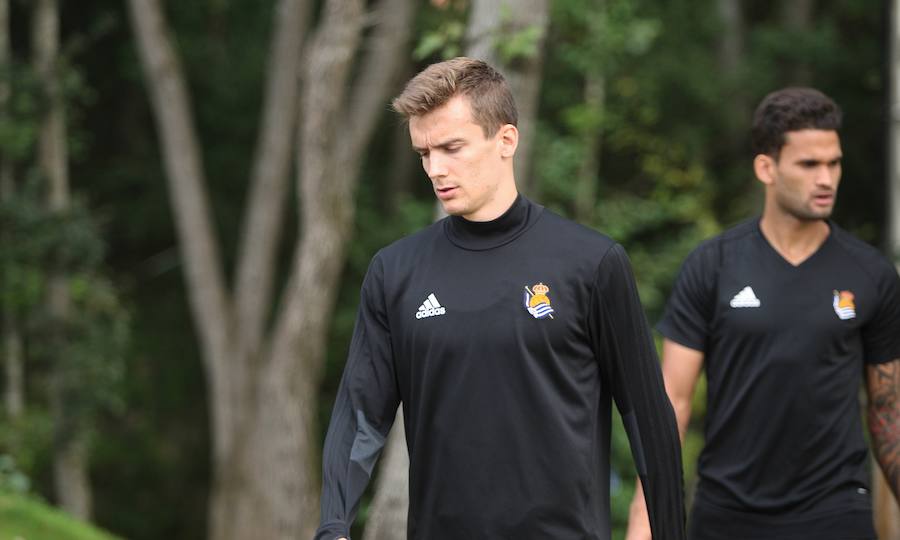 Antes del viaje a Rusia, la Real se ha ejercitado este lunes por la mañana en Zubieta. El martes, en cambio, el equipo descansará y el miércoles ya se entrenará en San Petersburgo (a las 20.00, hora local). Este será el último entrenamiento antes de medirse al equipo ruso en un partido en el que la Real buscará los tres puntos. 