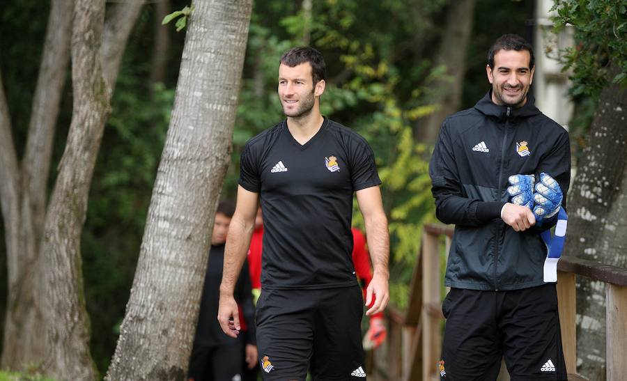 Antes del viaje a Rusia, la Real se ha ejercitado este lunes por la mañana en Zubieta. El martes, en cambio, el equipo descansará y el miércoles ya se entrenará en San Petersburgo (a las 20.00, hora local). Este será el último entrenamiento antes de medirse al equipo ruso en un partido en el que la Real buscará los tres puntos. 