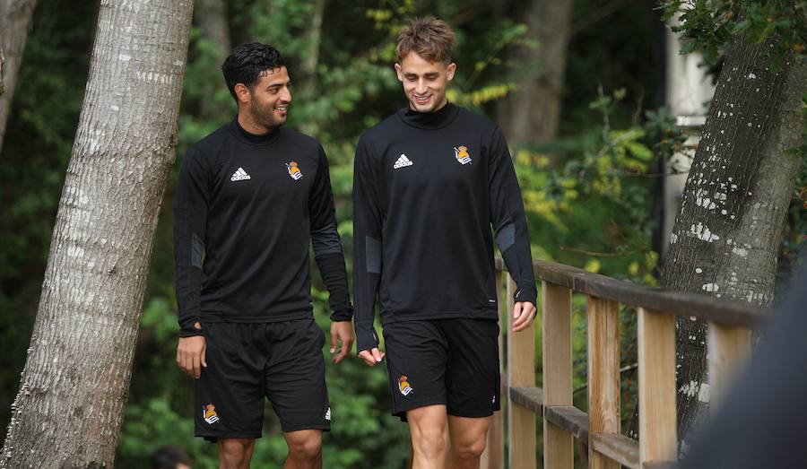 Antes del viaje a Rusia, la Real se ha ejercitado este lunes por la mañana en Zubieta. El martes, en cambio, el equipo descansará y el miércoles ya se entrenará en San Petersburgo (a las 20.00, hora local). Este será el último entrenamiento antes de medirse al equipo ruso en un partido en el que la Real buscará los tres puntos. 