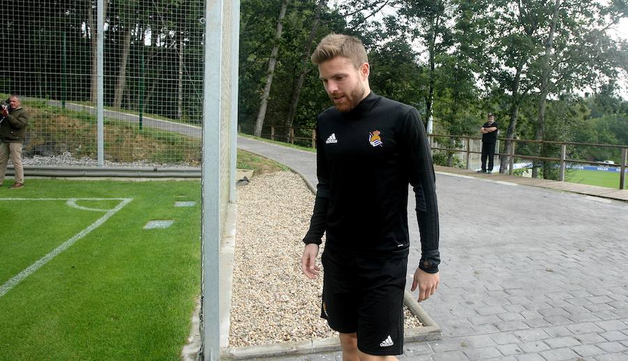 Antes del viaje a Rusia, la Real se ha ejercitado este lunes por la mañana en Zubieta. El martes, en cambio, el equipo descansará y el miércoles ya se entrenará en San Petersburgo (a las 20.00, hora local). Este será el último entrenamiento antes de medirse al equipo ruso en un partido en el que la Real buscará los tres puntos. 