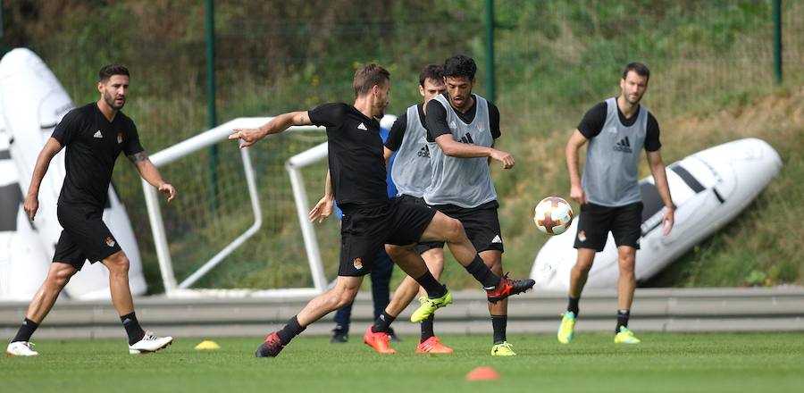 Antes del viaje a Rusia, la Real se ha ejercitado este lunes por la mañana en Zubieta. El martes, en cambio, el equipo descansará y el miércoles ya se entrenará en San Petersburgo (a las 20.00, hora local). Este será el último entrenamiento antes de medirse al equipo ruso en un partido en el que la Real buscará los tres puntos. 
