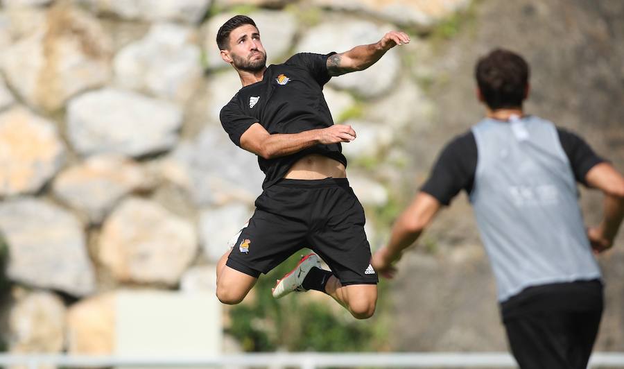 Antes del viaje a Rusia, la Real se ha ejercitado este lunes por la mañana en Zubieta. El martes, en cambio, el equipo descansará y el miércoles ya se entrenará en San Petersburgo (a las 20.00, hora local). Este será el último entrenamiento antes de medirse al equipo ruso en un partido en el que la Real buscará los tres puntos. 