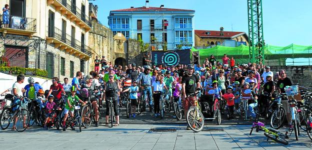 Unas 240 personas participaron en la marcha ciclista dentro de la 'Semana de la movilidad'.
