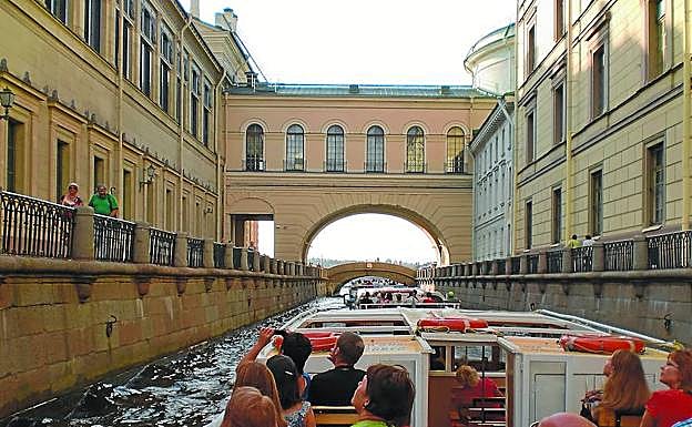 Imagen principal - San Petersburgo, de blanco y azul