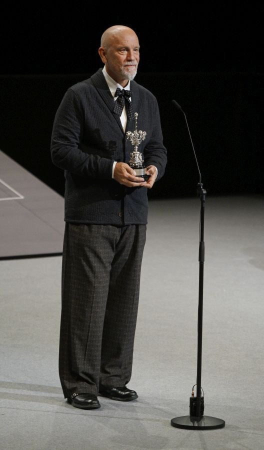 Tras más de un cuarto de siglo actuando, la italiana Monica Bellucci ha recibido el tercer y último premio Donostia