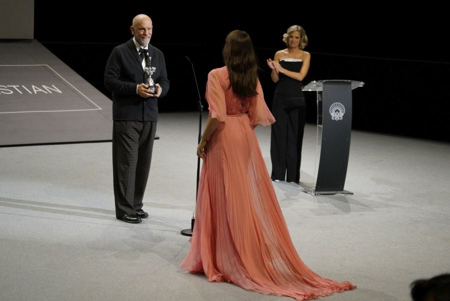 Tras más de un cuarto de siglo actuando, la italiana Monica Bellucci ha recibido el tercer y último premio Donostia