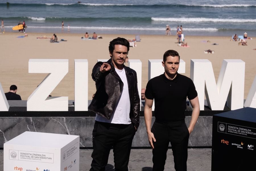 James Franco y su hermano, Dave Franco, presentan en la 65 edición del Festival de Cine de San Sebastián la película 'The Disaster Artist'. 