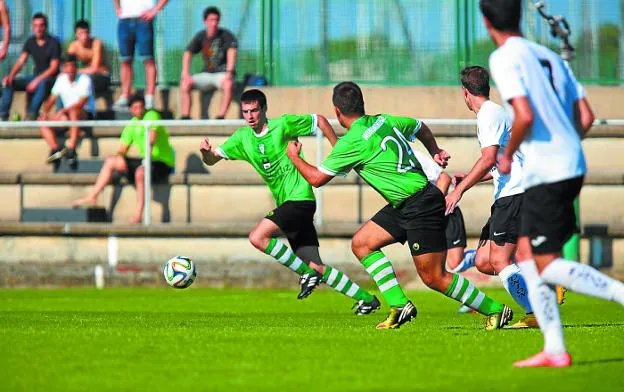 Se vieron cuatro goles y buen fútbol en el primer derbi comarcal de la temporada.
