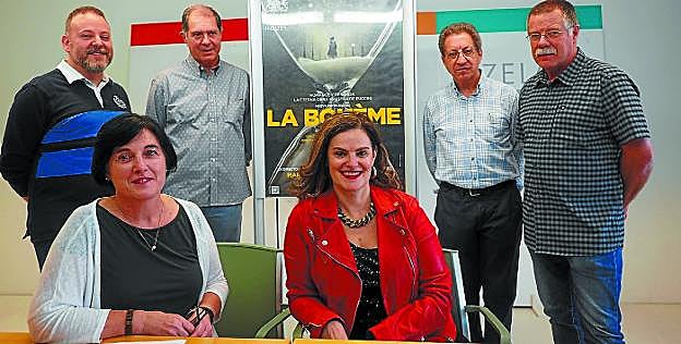Presentación. Amigos de la ópera de Zumarraga y Urretxu ayer en la casa de cultura Zelai Arizti. 