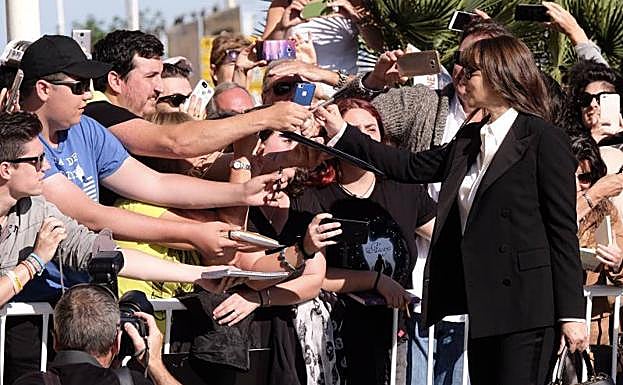 Monica de día, Bellucci de noche