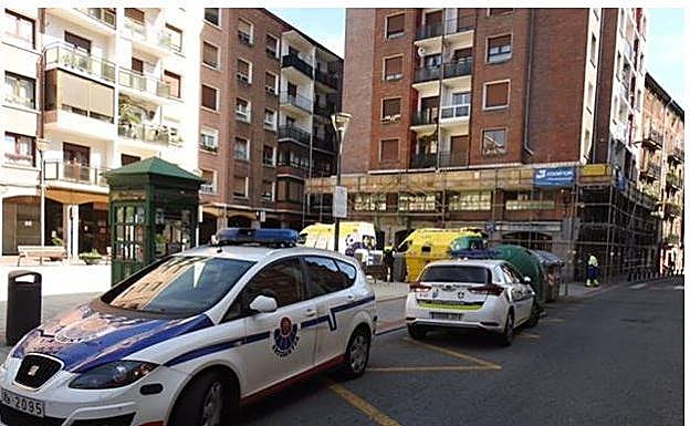Imagen principal - Degüella a su mujer y después se tira por la ventana de un séptimo piso en Sestao